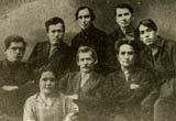 Мажит Гафури среди молодых писателей и журналистов Башкирии. Уфа. 1928 г. В первом ряду (слева): Асма Муслимова, Мажит Гафури, Гариф Гумер, Сагит Агиш. Во втором ряду: Али Карнай, Рашит Магазов, Сайфи Кудаш, Тухват Ченякей.